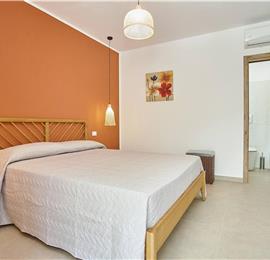 4 bedroom villa with pool, Castellammare del Golfo, sleeps 8-9